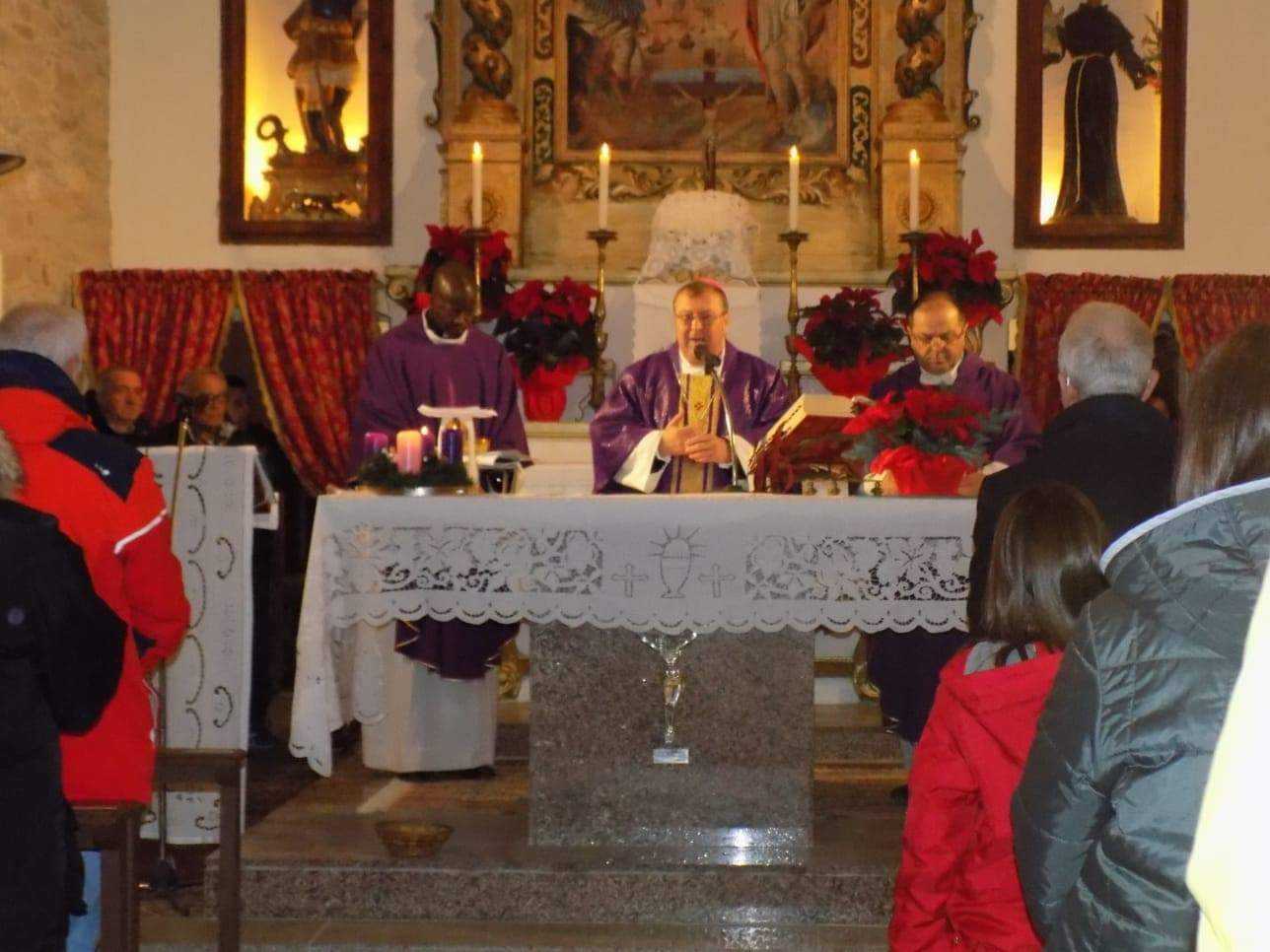 CHIESA S.MICHELE ARCANGELO DI COLLEDONICO IL VESCOVO LEUZZI