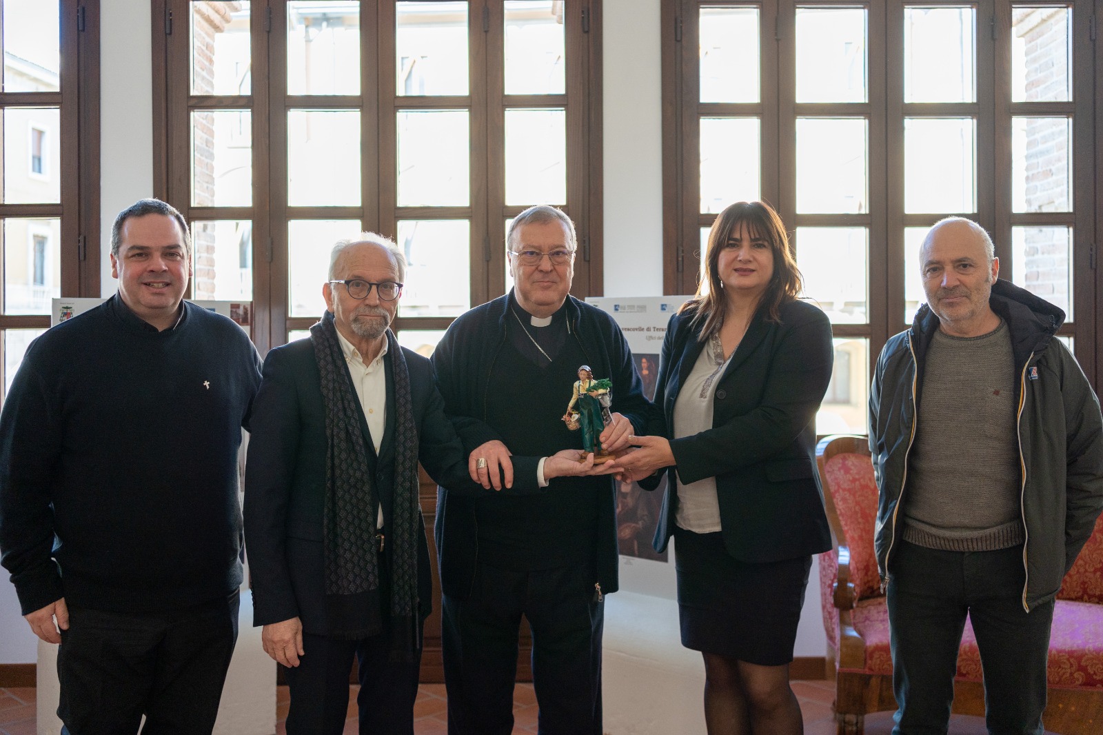 Presepe 2021: consegnata la statuina dell'artigiano imprenditore ai vescovi  di Avezzano e Sulmona – Terre Marsicane